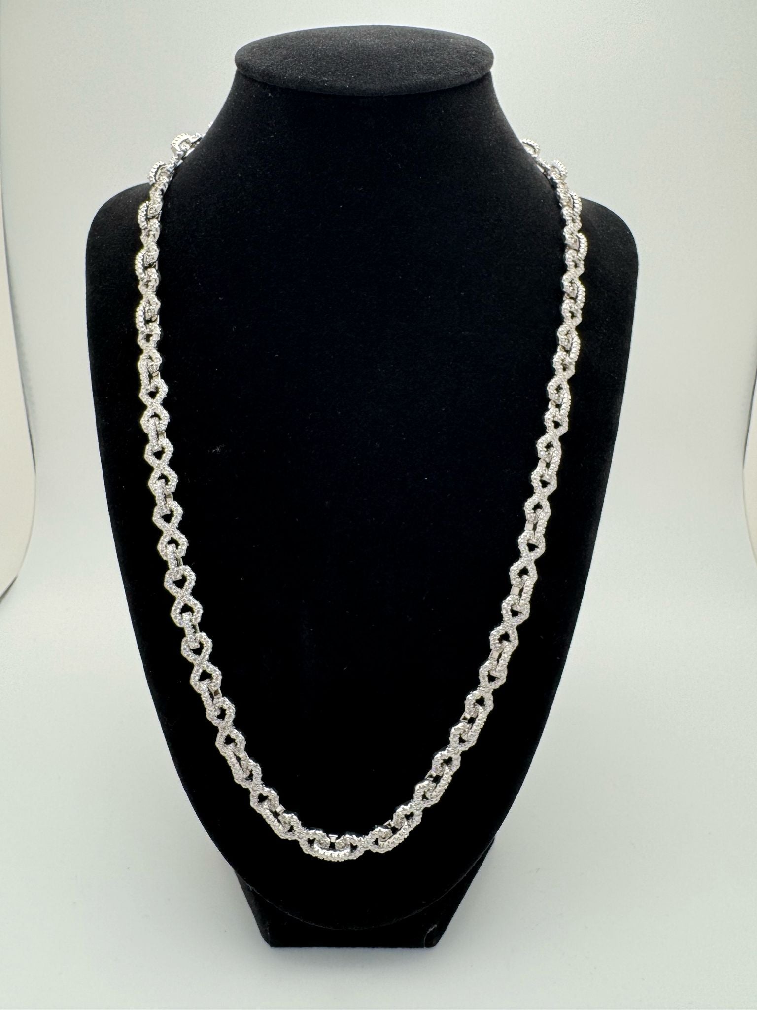 Stunning Silver Necklace with 15.70 Carat Moissanite Stones, 22 Inches