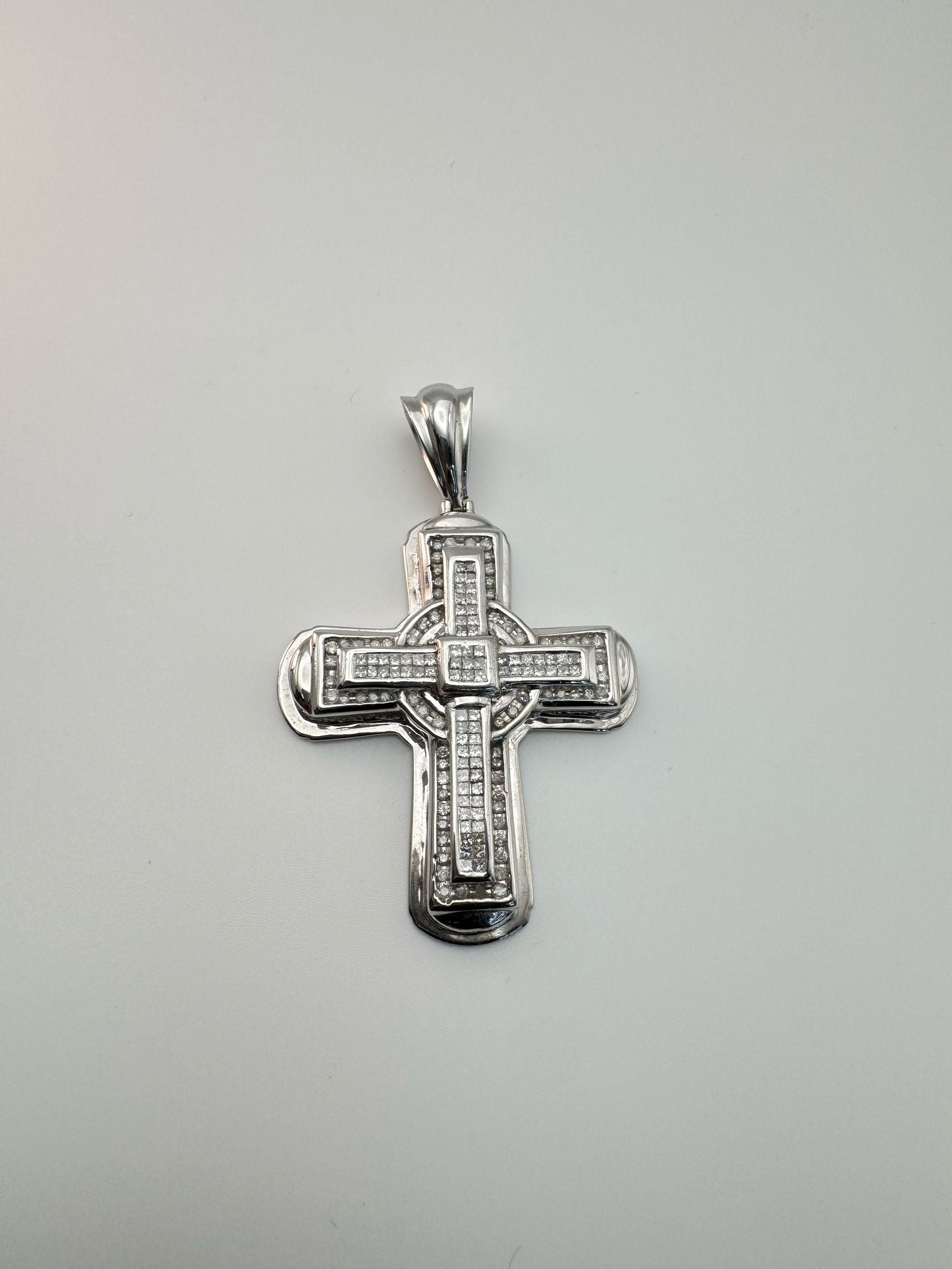 14K White Gold Ring with 5 Carat Real Diamonds